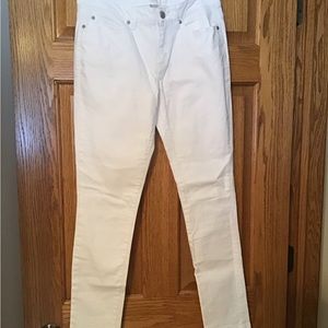 Women’s Bass White skinny Jeans.  Size 2